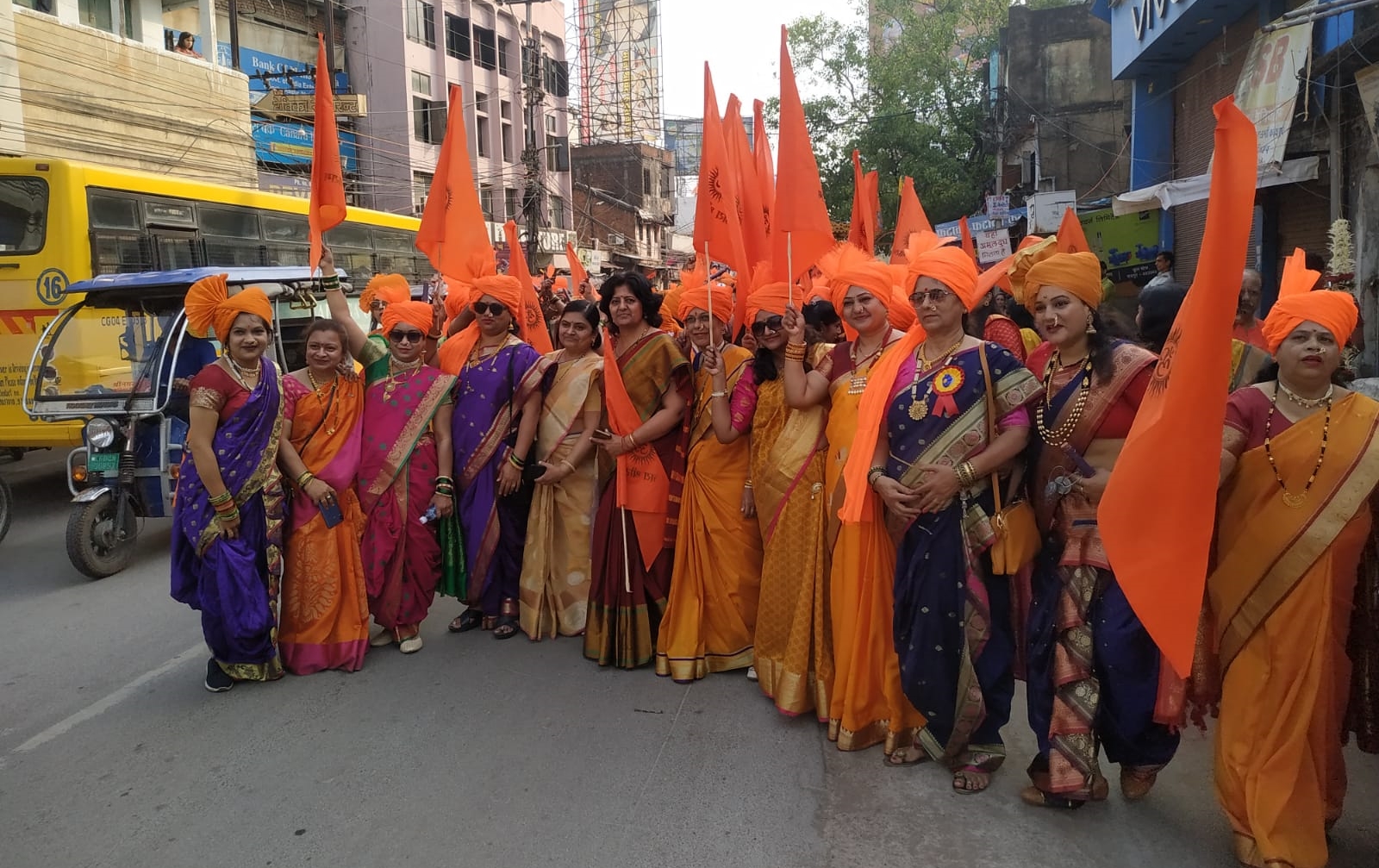 महाराष्ट्र मंडल, हनुमान मंदिर समिति की प्रभात फेरी में दिखा युवाओं, महिलाओं व बच्चों का उत्साह