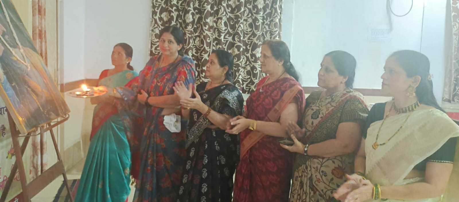 महाराष्ट्र मंडल में की गई छत्रपति शिवाजी की महाआरती, चौबे कालोनी केंद्र की महिलाओं ने की अगुवाई