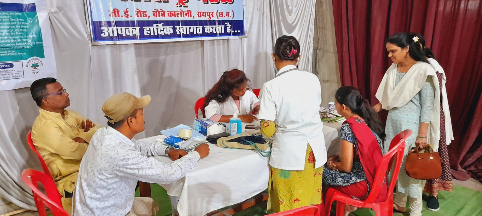 महाराष्ट्र मंडळ में लगा निःशुल्क स्वास्थ्य कैंप, बीपी शूगर के साथ लोगों ने कराई आंखों की जांच