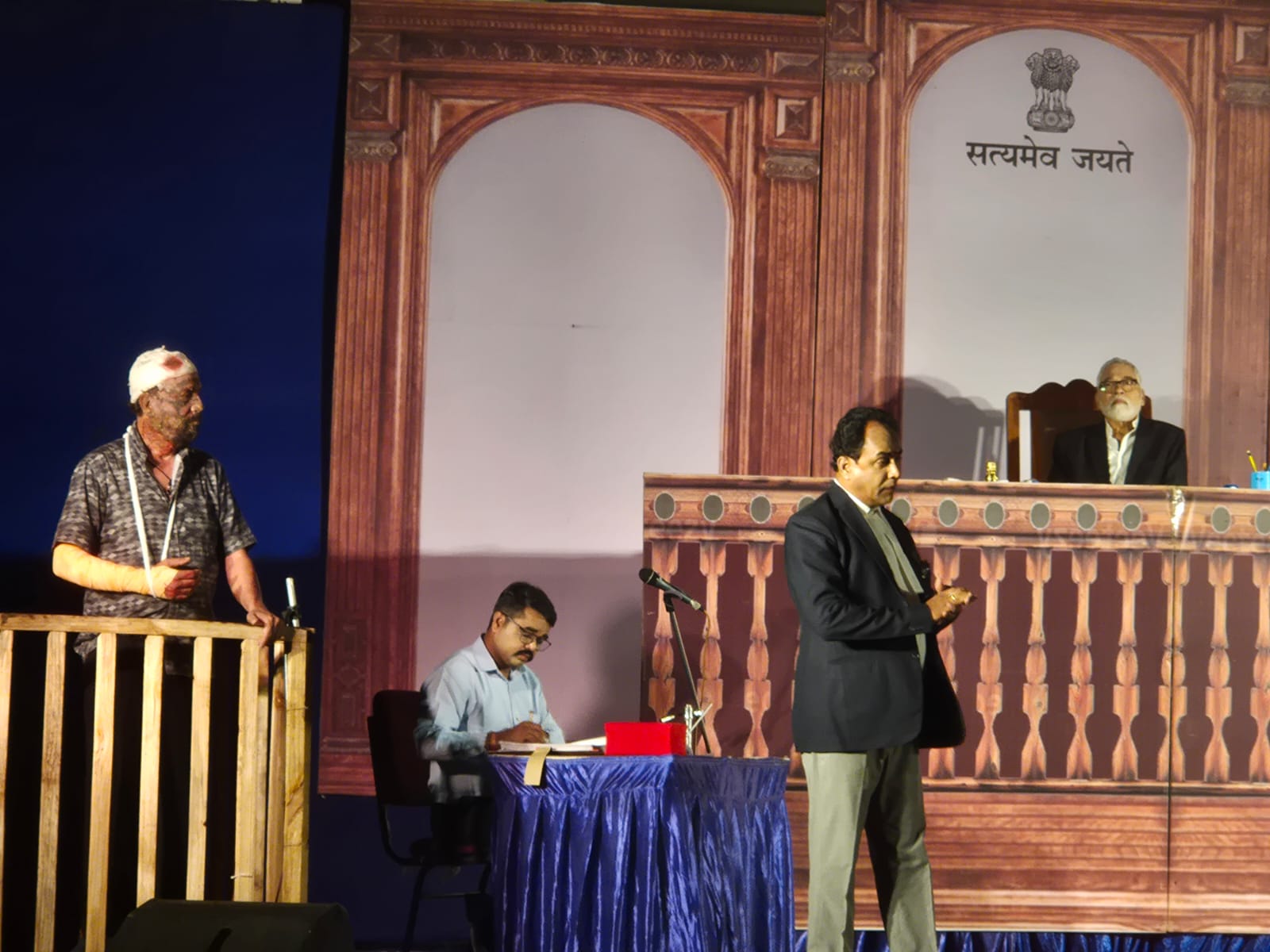  ‘मैं अनिकेत हूं’ के क्लाइमेक्स ने सिम्स सभागार में बैठे दर्शकों को चौंकाया