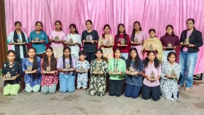 ‘कला की कोई भाषा नहीं होती…भावों को समझकर हाथों ने उकेरे गणपति बप्पा