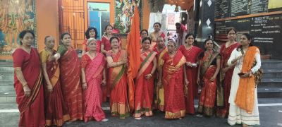 डंगनिया स्थित शीतला माता मंदिर में केंद्र की महिलाओं  ने निकाली दुर्गा दौड़